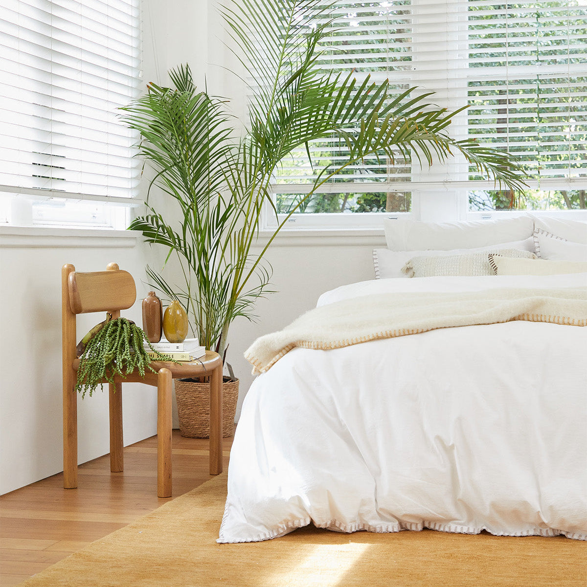 Blanket Stitch White Quilt Cover Set